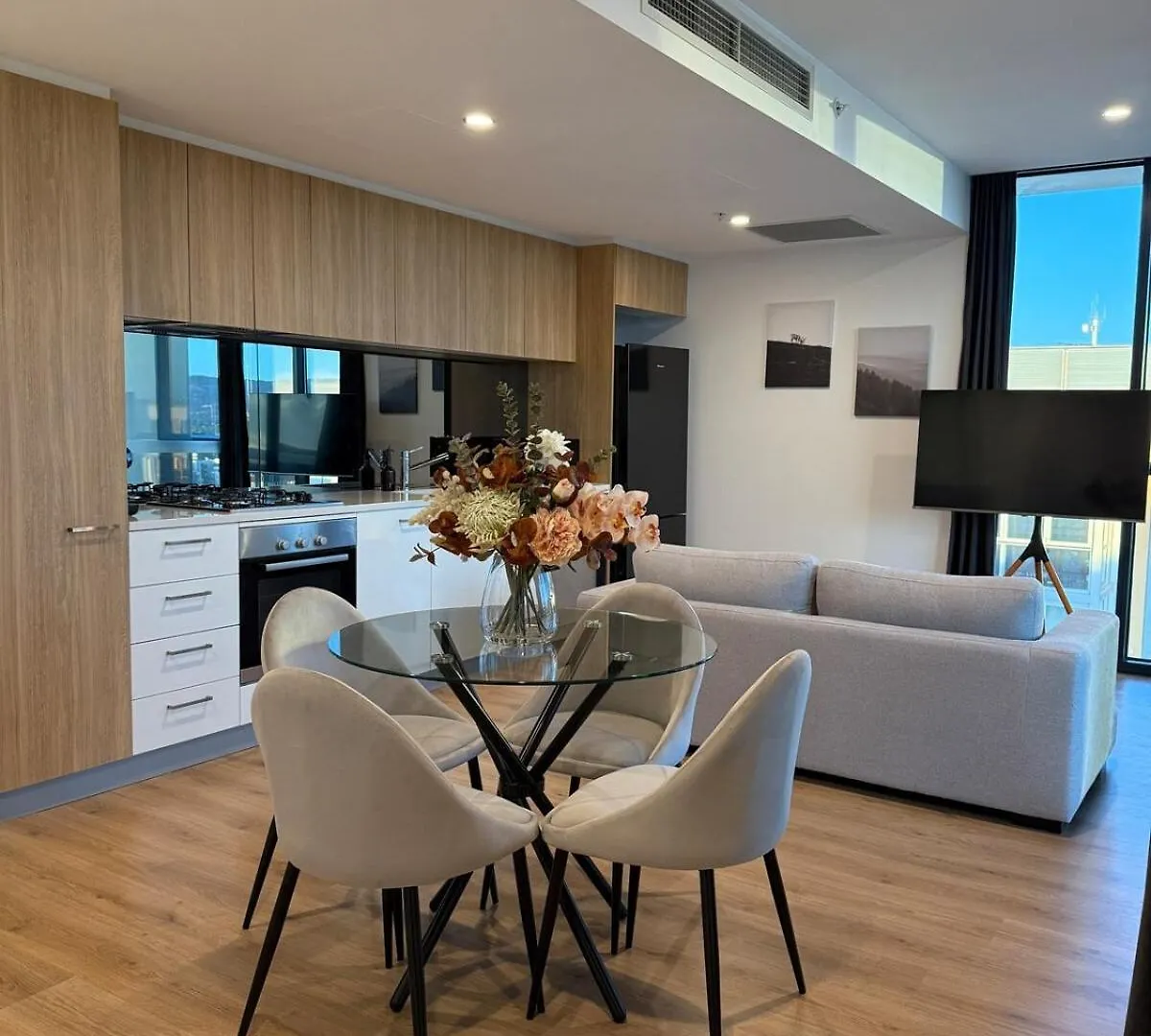 Urban Luxe Escape - Pool, Gym & Sauna - City Views Adelaide Australia