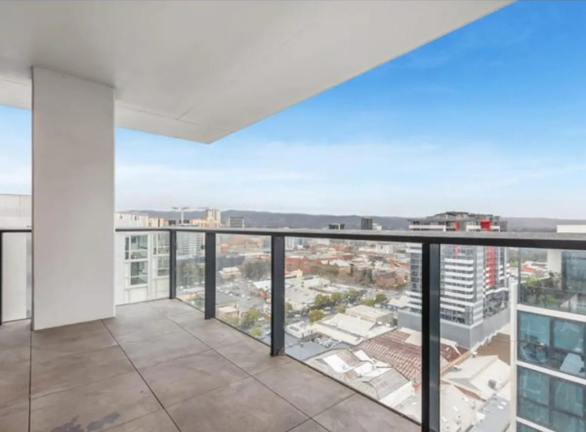 Urban Luxe Escape - Pool, Gym & Sauna - City Views Adelaide