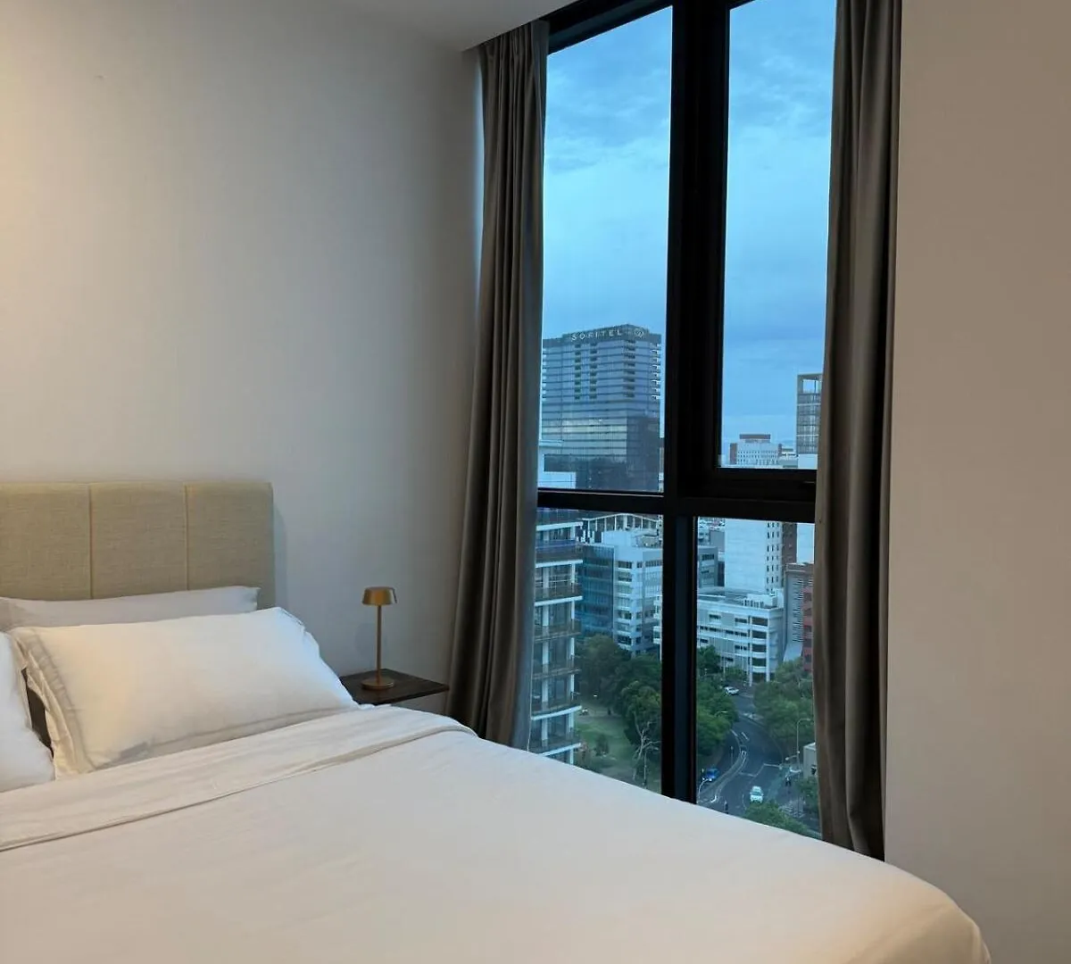 Urban Luxe Escape - Pool, Gym & Sauna - City Views Adelaide Apartment