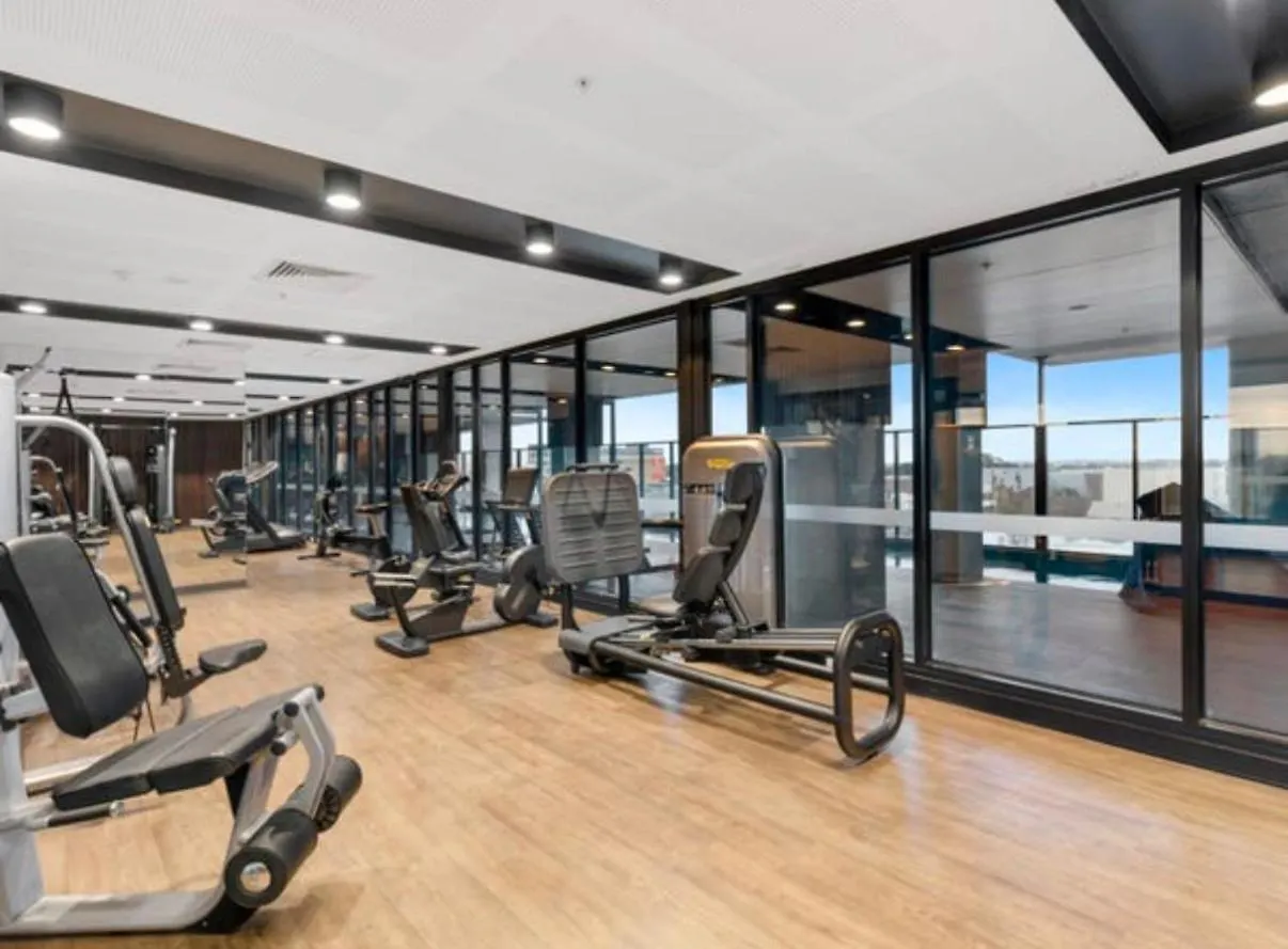 Urban Luxe Escape - Pool, Gym & Sauna - City Views Adelaide Australia